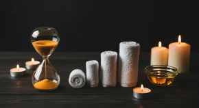 Ceny erotických masáží v Praze — přesýpací hodiny a ručníky